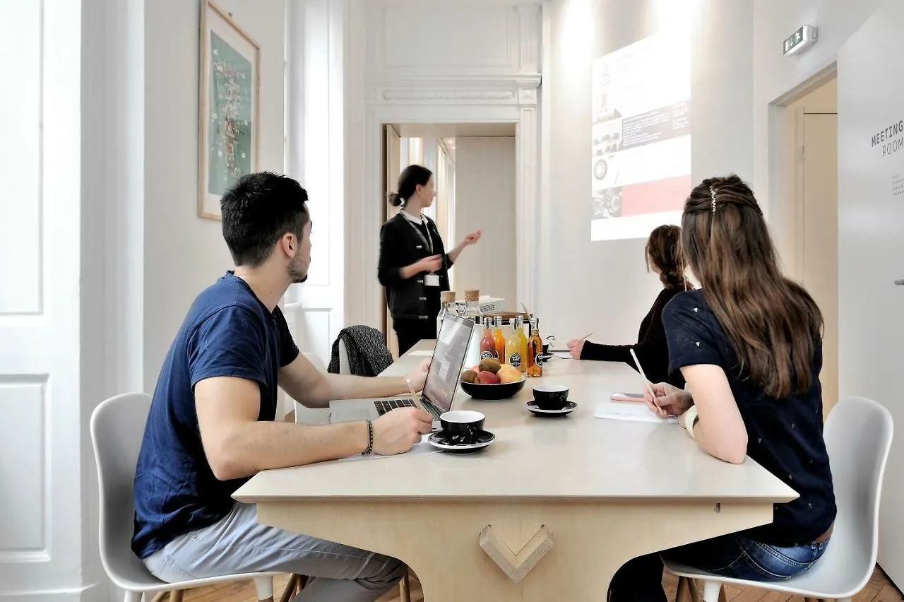 Slo Hostel Lyon Les Pentes (Adults Only)