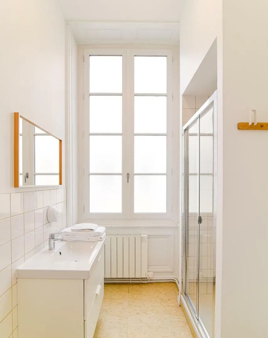 Slo Hostel Lyon Les Pentes (Adults Only) Francja